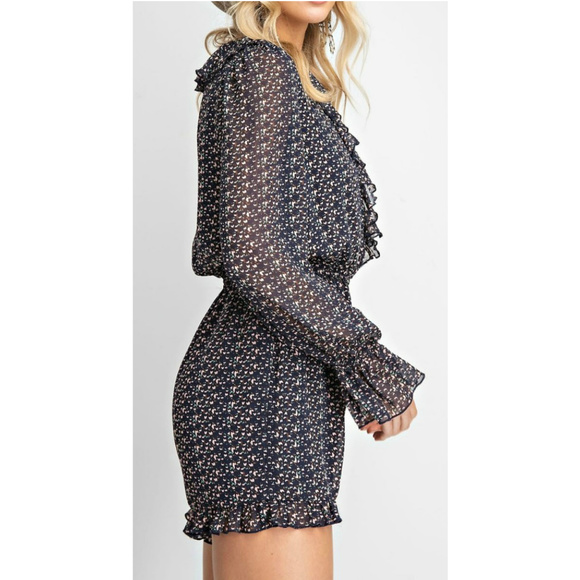 NWT- Women's Flowy Chiffon Flutter Romper w Lining - Picture 3 of 4